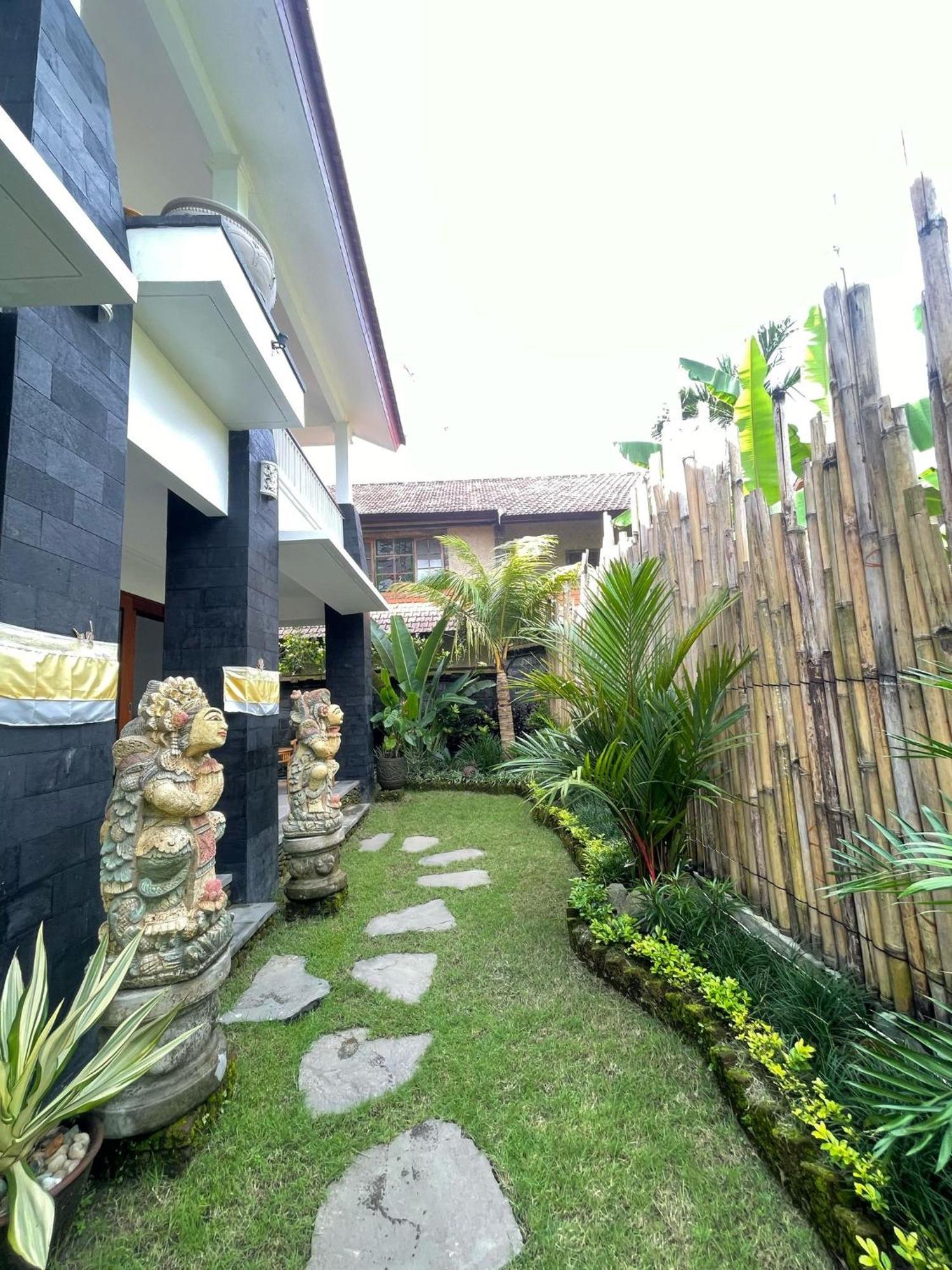 Casa de hóspedes Nugraha 2